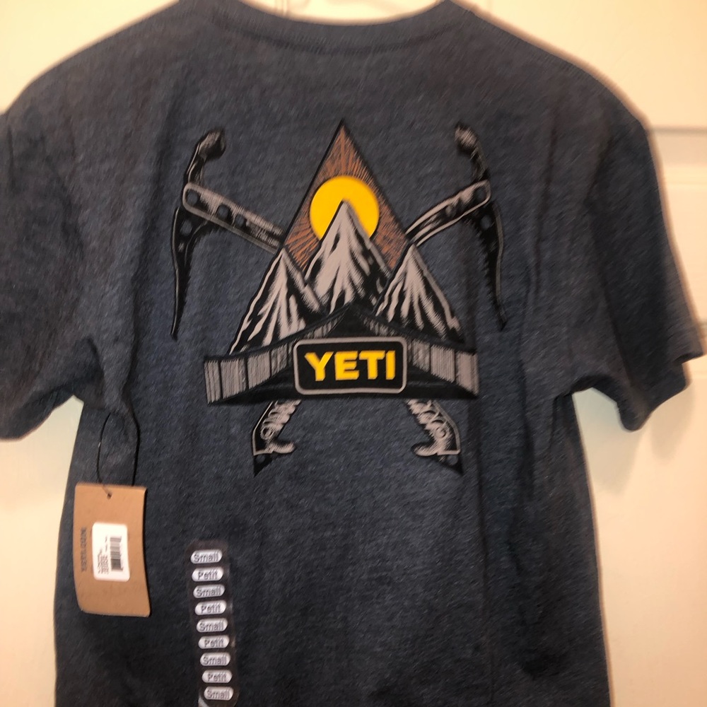 Men’s YETI small tshirt NWT